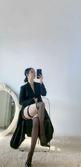 美女光屁屁无遮_4K在线手机播放